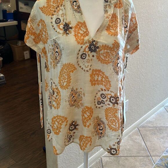 Bishop & Young Women's M Luna Blouse Cream Orange Paisley Short Sleeve VNeck New - Picture 7 of 10